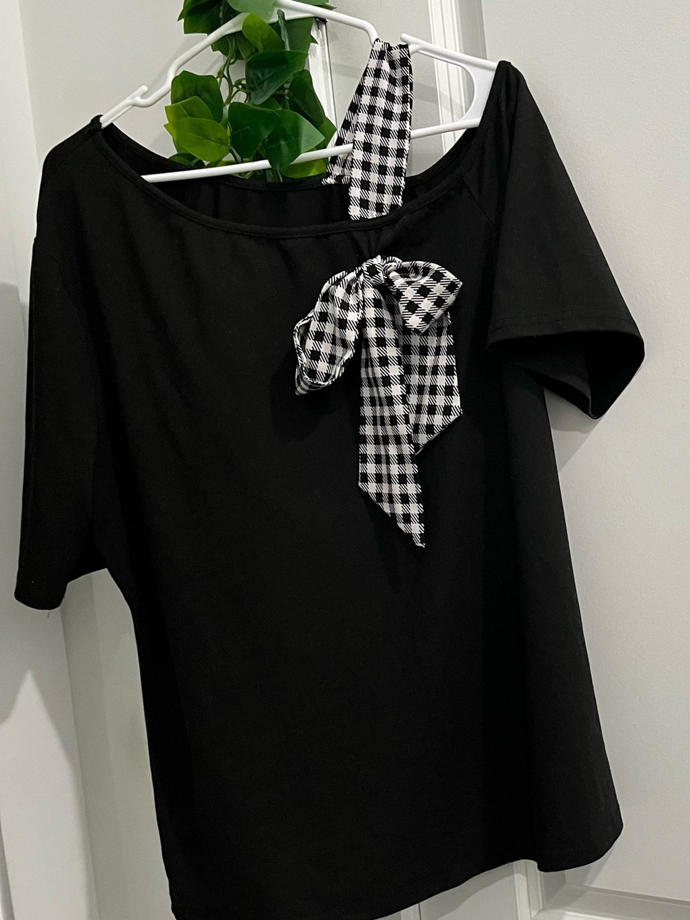 Black Short Sleeve Women's Top with Gingham Tie Detail